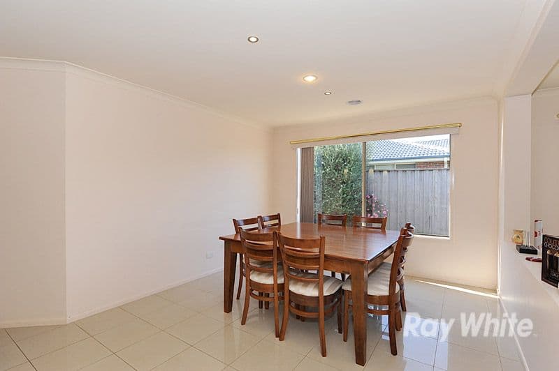 19 Meadowlands Way, BERWICK VIC 3806, Berwick - Thumbnail 4