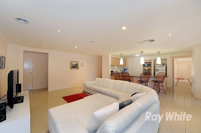 19 Meadowlands Way, BERWICK VIC 3806, Berwick - Thumbnail 5