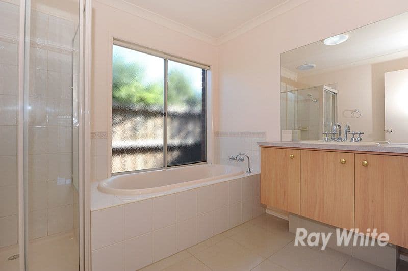 19 Meadowlands Way, BERWICK VIC 3806, Berwick - Thumbnail 7