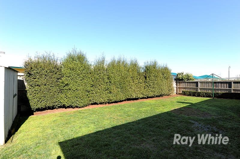 19 Meadowlands Way, BERWICK VIC 3806, Berwick - Thumbnail 8
