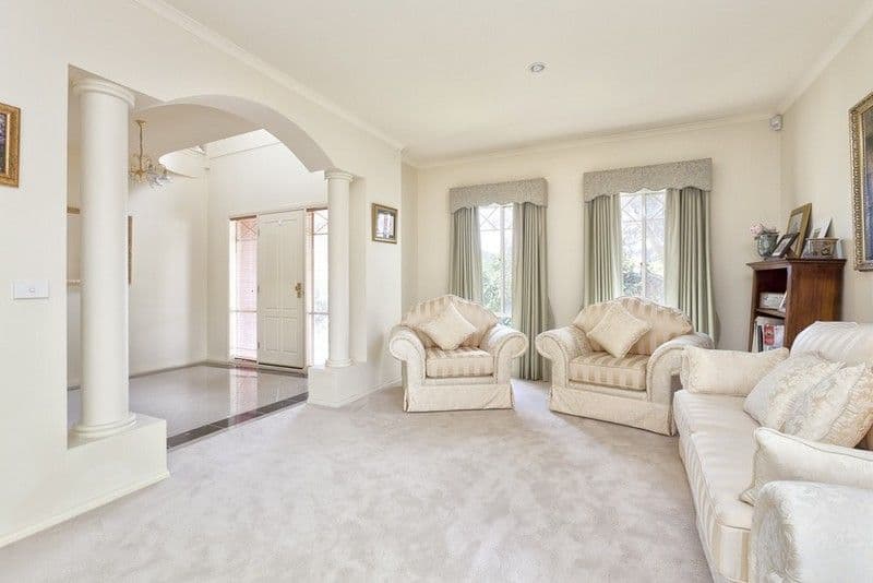 28 Woodside Drive, ROWVILLE VIC 3178, Rowville - Thumbnail 2