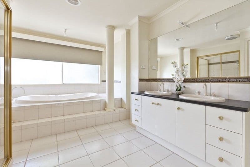 28 Woodside Drive, ROWVILLE VIC 3178, Rowville - Thumbnail 4
