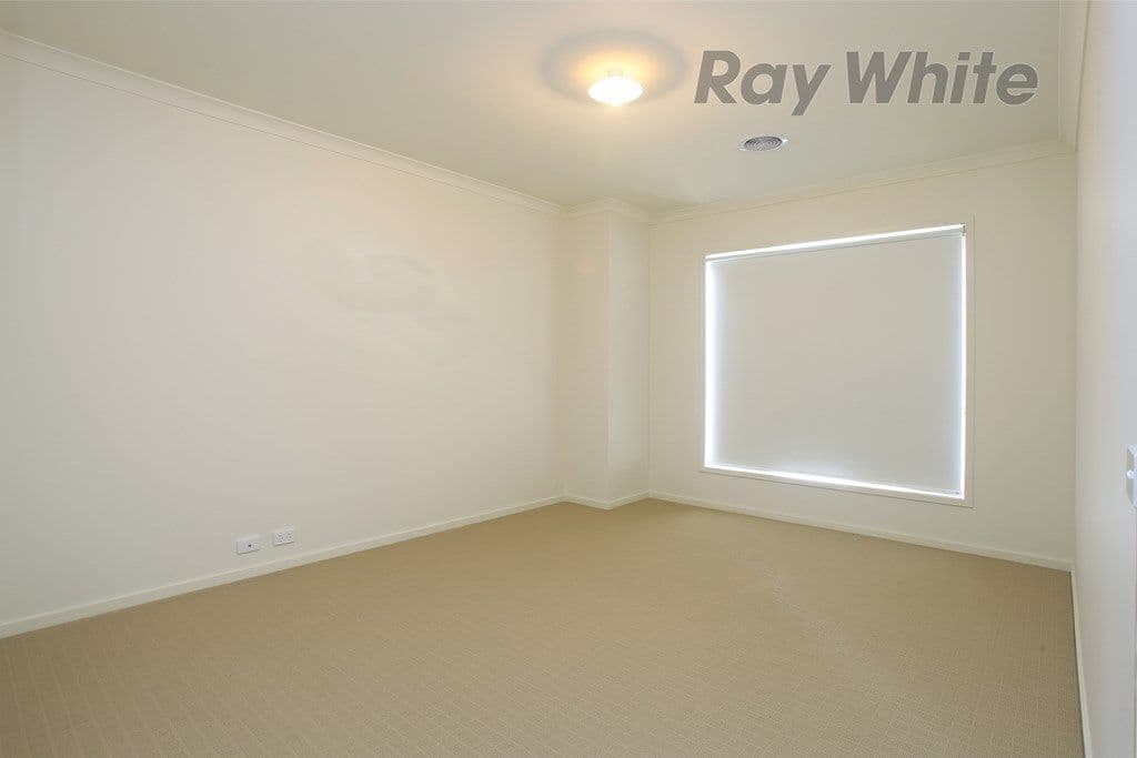 21 Broadstone Way, POINT COOK VIC 3030, Point Cook - Thumbnail 2