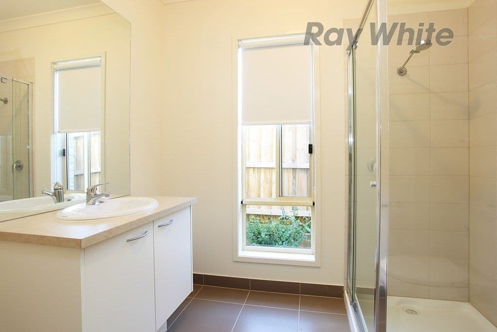 21 Broadstone Way, POINT COOK VIC 3030, Point Cook - Thumbnail 3