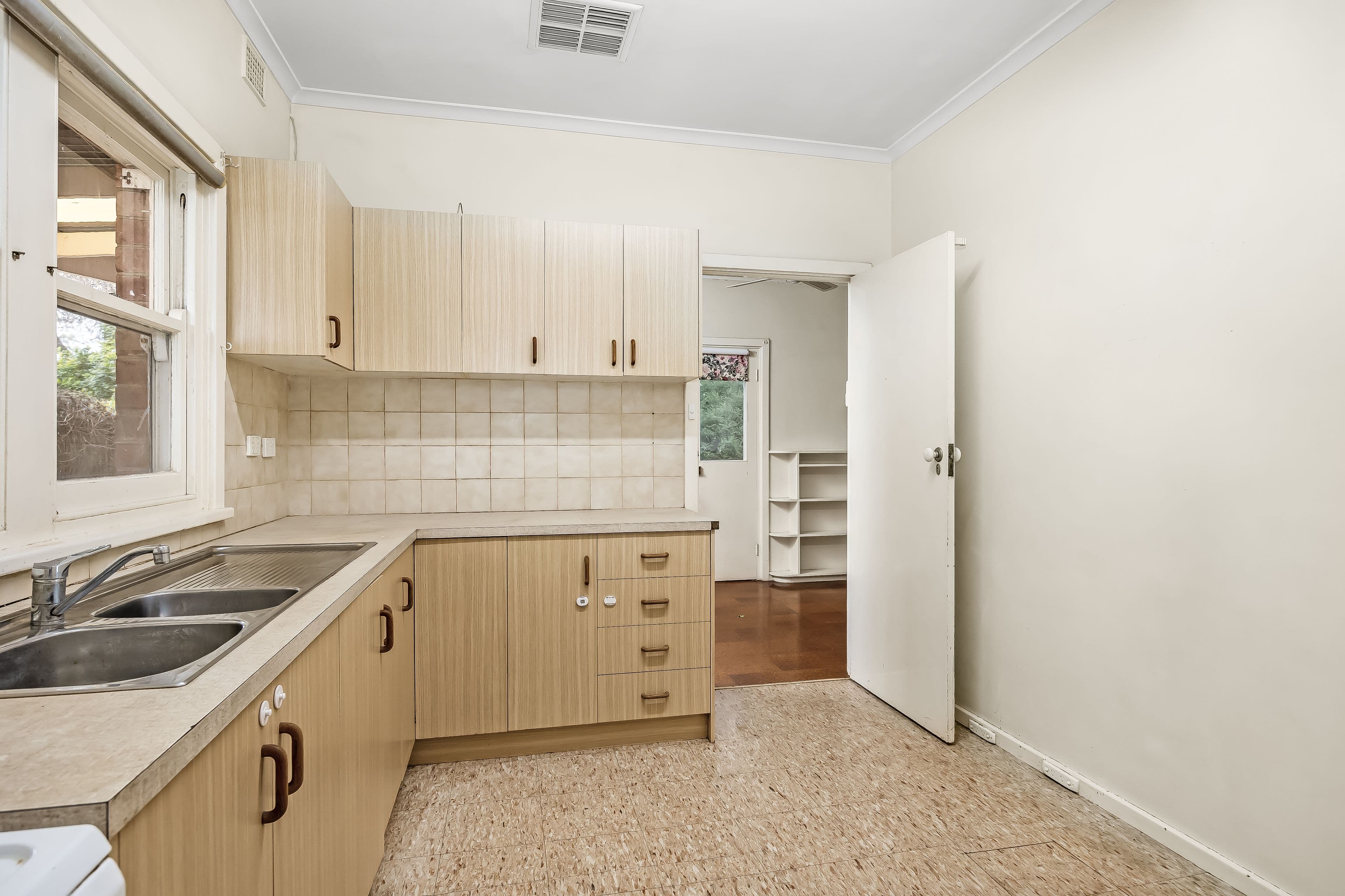 94 Price Avenue, Clapham SA 5062, Clapham - Thumbnail 6