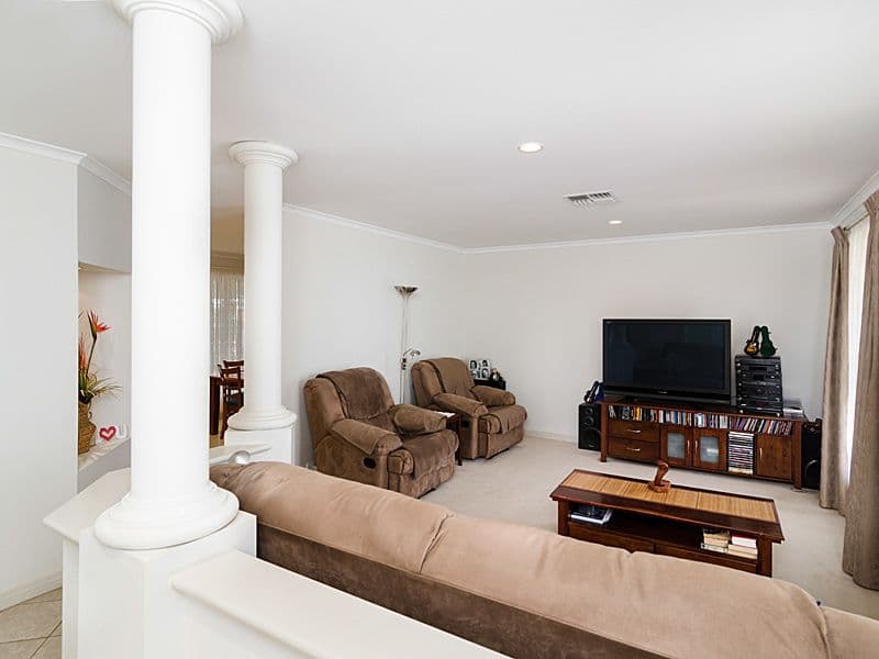 6 Strathoak Crescent, STRATHALBYN SA 5255, Strathalbyn - Thumbnail 2