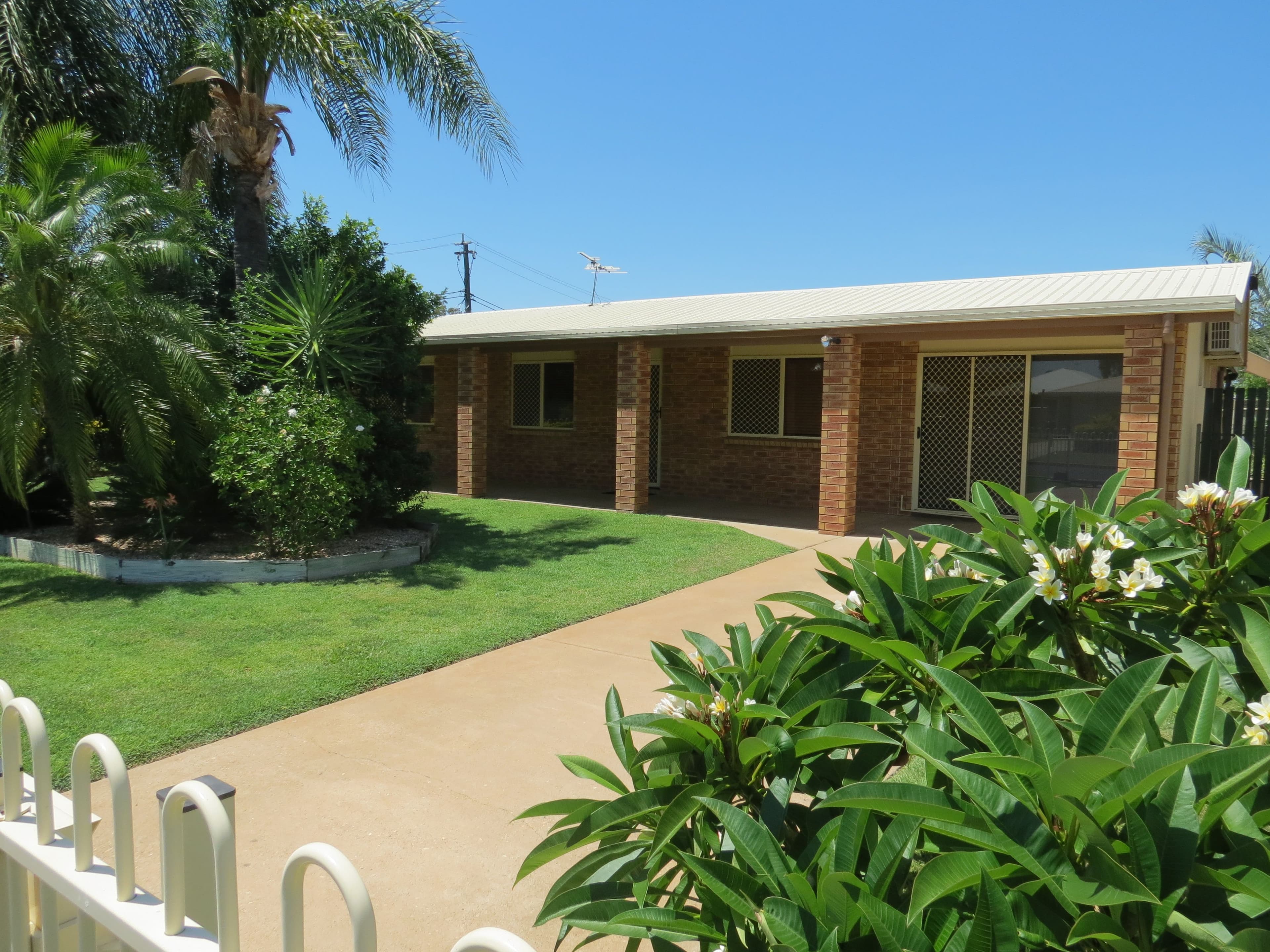 28 Staal Crescent, Emerald QLD 4720, Emerald - Thumbnail 3