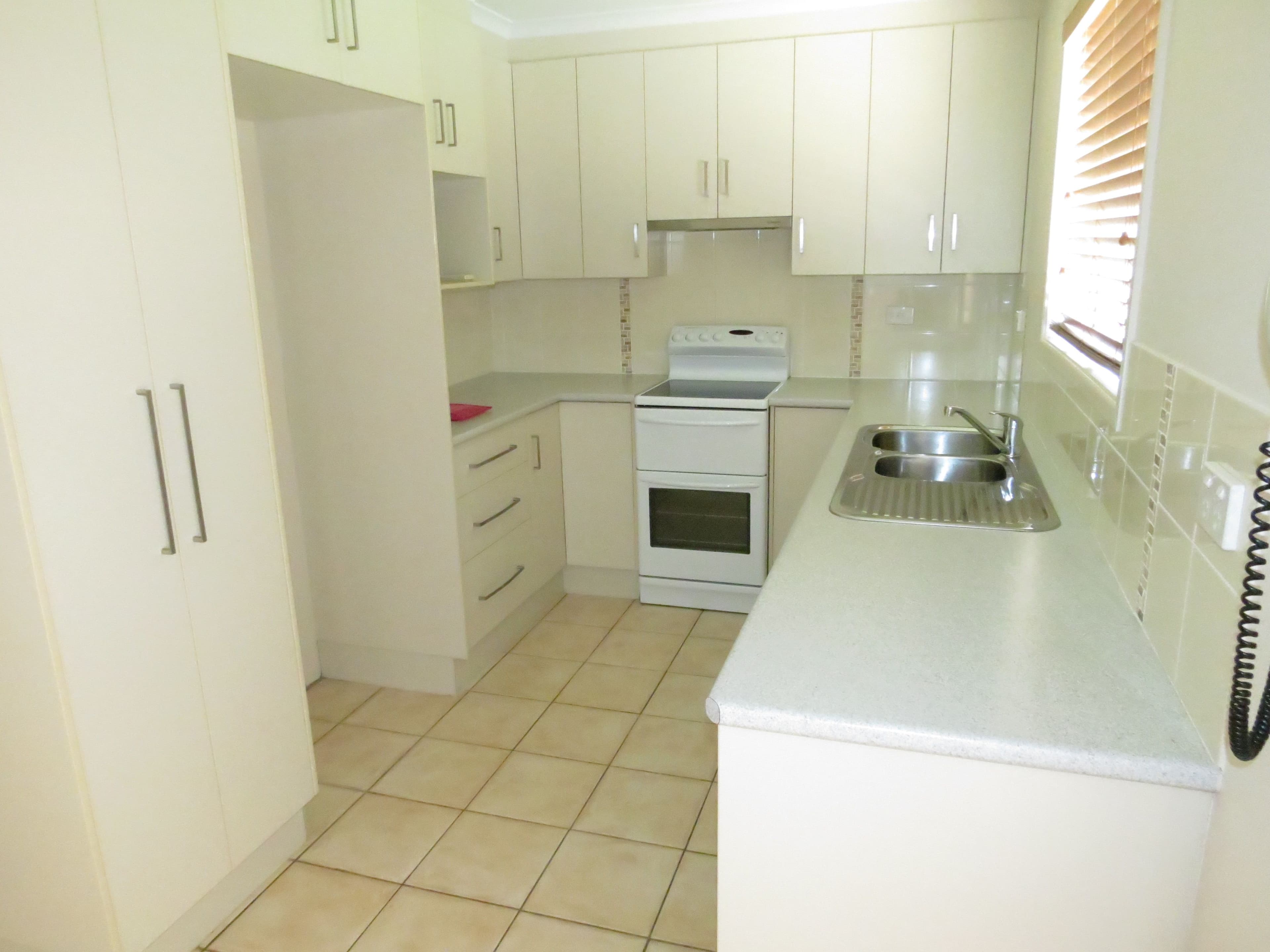 28 Staal Crescent, Emerald QLD 4720, Emerald - Thumbnail 4