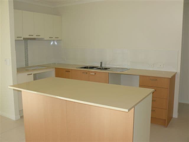5 Farraday Crescent, PACIFIC PINES QLD 4211, Pacific Pines - Thumbnail 3