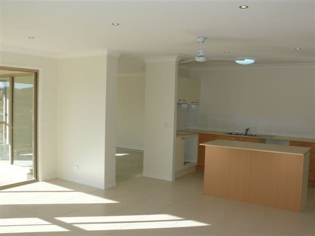 5 Farraday Crescent, PACIFIC PINES QLD 4211, Pacific Pines - Thumbnail 6