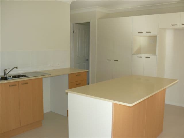 5 Farraday Crescent, PACIFIC PINES QLD 4211, Pacific Pines - Thumbnail 7