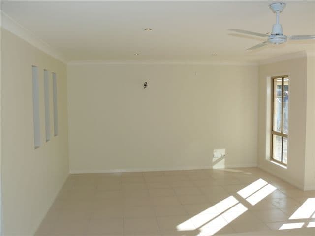 5 Farraday Crescent, PACIFIC PINES QLD 4211, Pacific Pines - Thumbnail 8