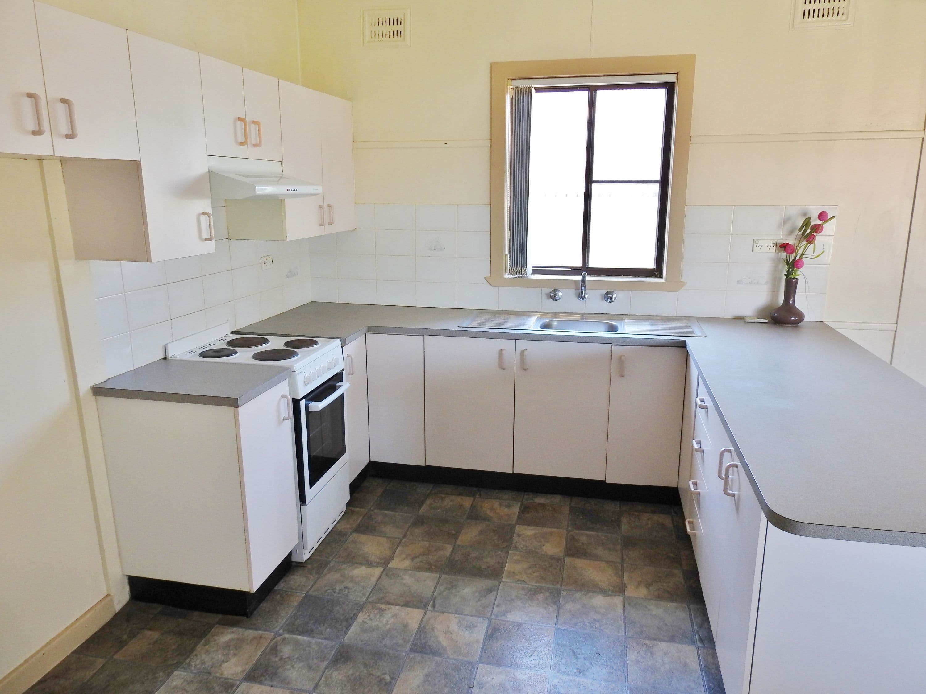 54 Currawong Street, Young - Thumbnail 2