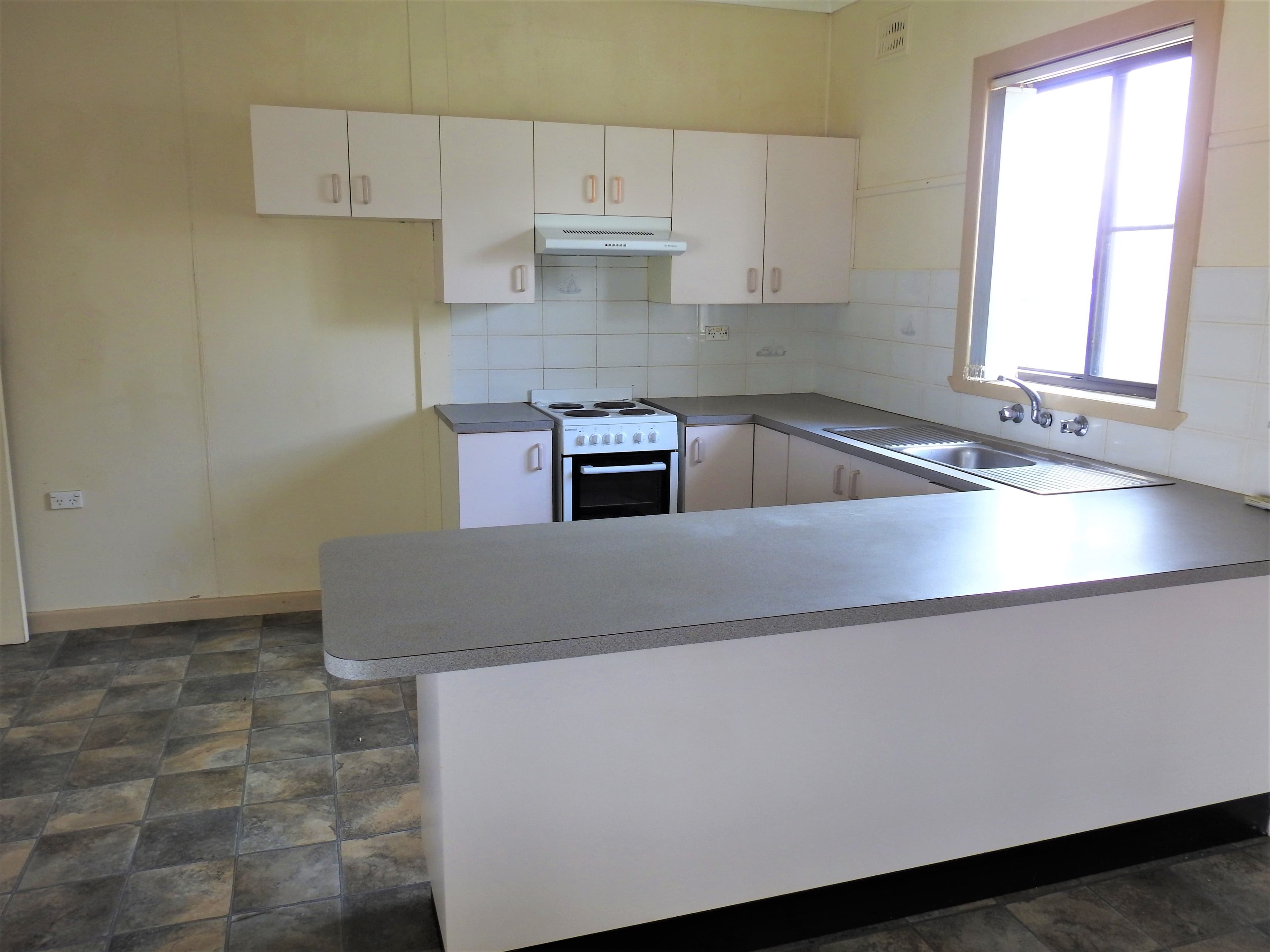 54 Currawong Street, Young - Thumbnail 4