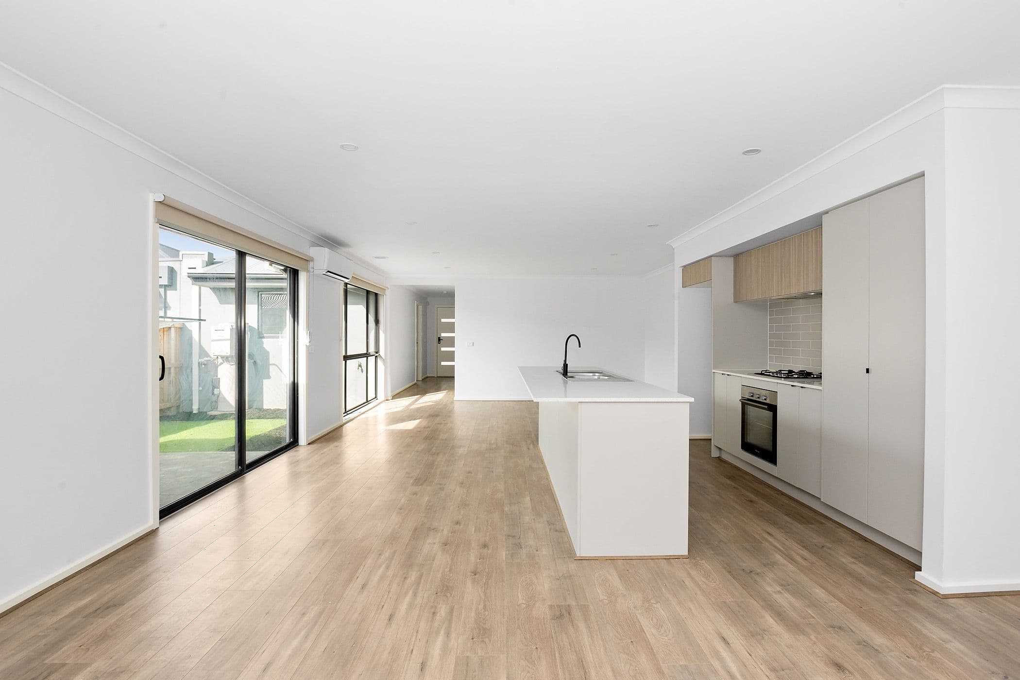 3 Redmill Terrace, Cranbourne East VIC 3977, Cranbourne East - Thumbnail 2