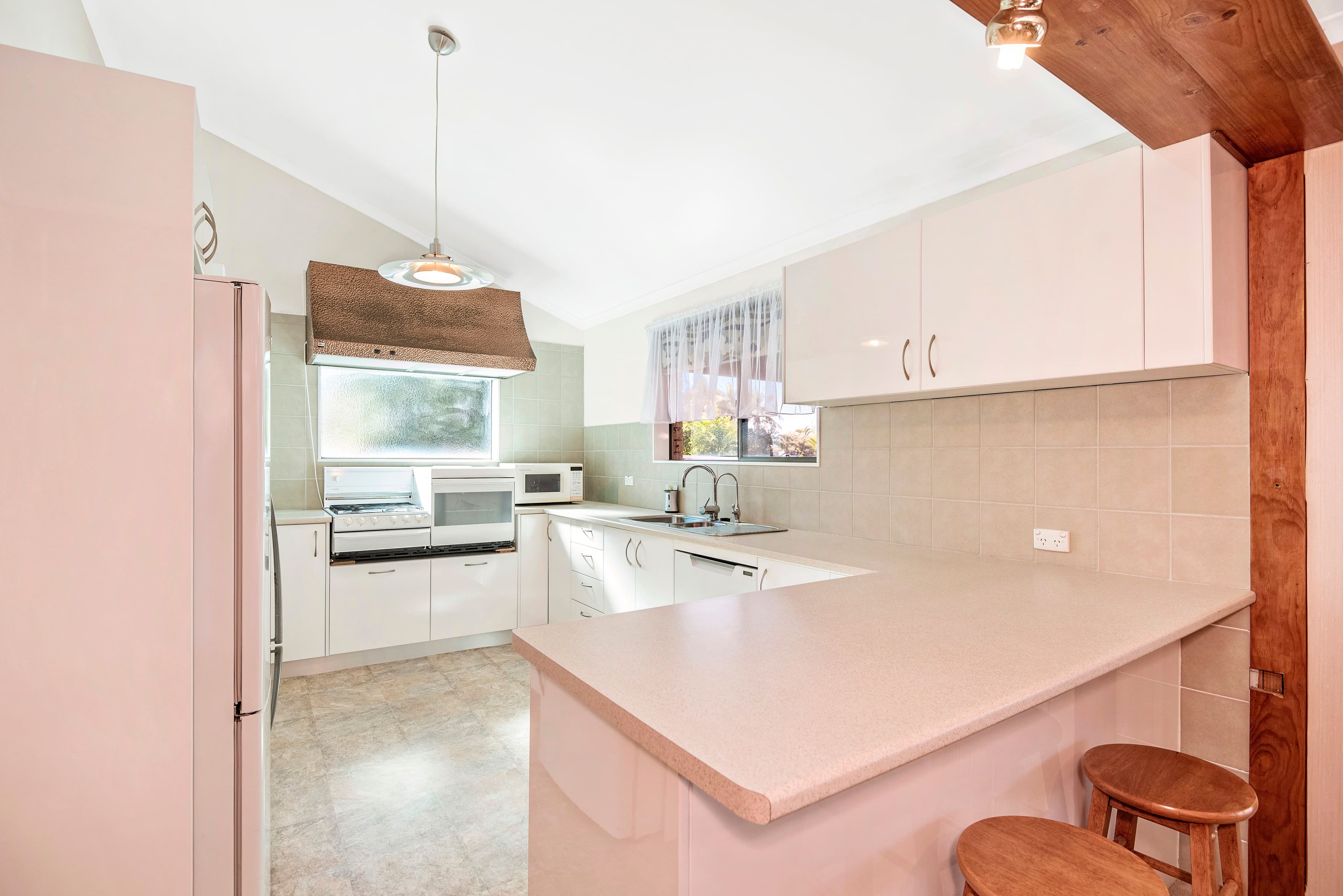 8 Kingfish Court, Palm Beach QLD 4221, Palm Beach - Thumbnail 6