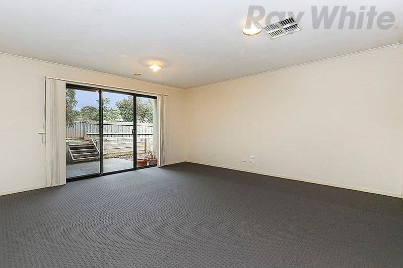 242 The Lakes Boulevard, South Morang VIC 3752, South Morang - Thumbnail 4