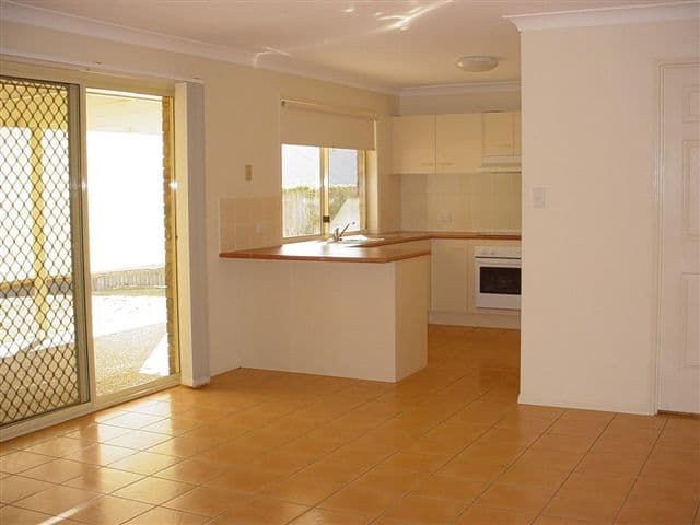 70 Oxford Parade, FOREST LAKE QLD 4078, Forest Lake - Thumbnail 2