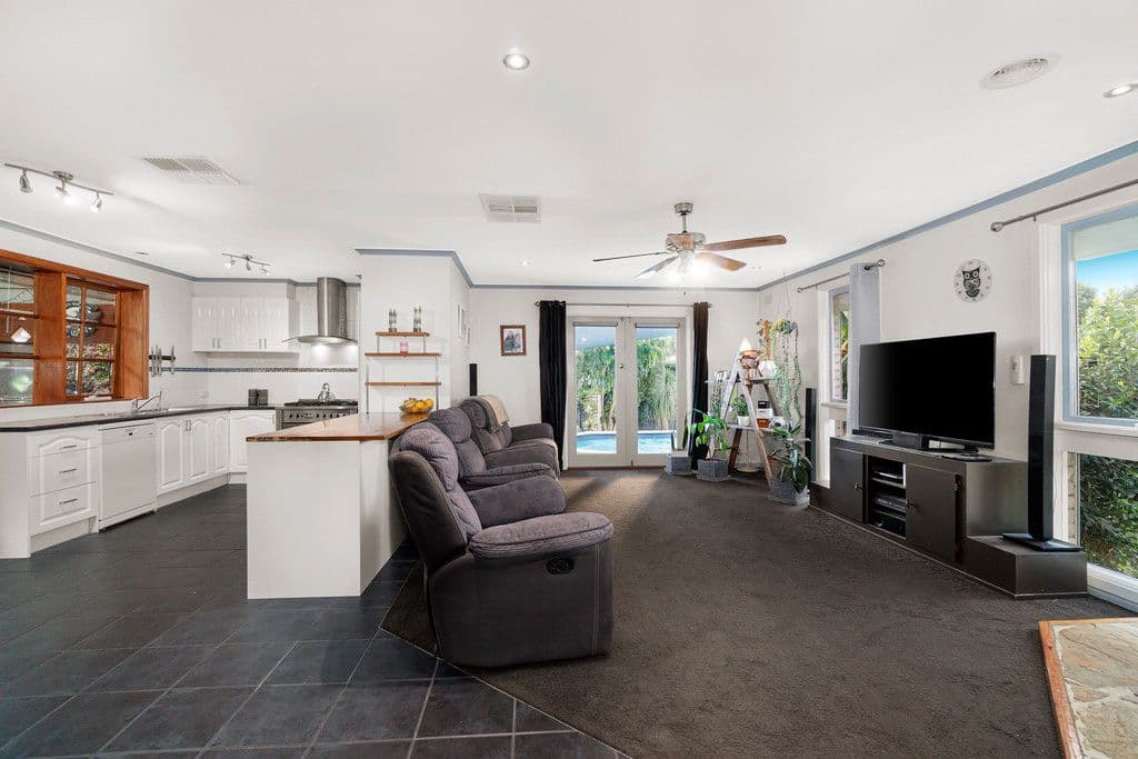 43 Sasses Avenue, Bayswater VIC 3153, Bayswater - Thumbnail 3