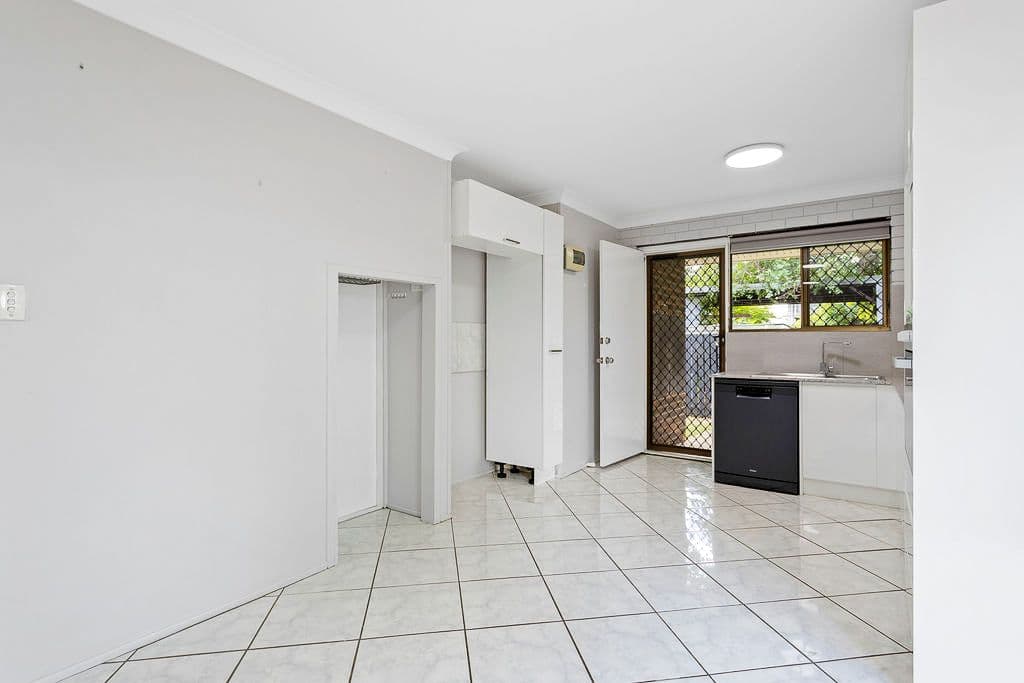 160 Glebe Road, Booval QLD 4304, Booval - Thumbnail 6