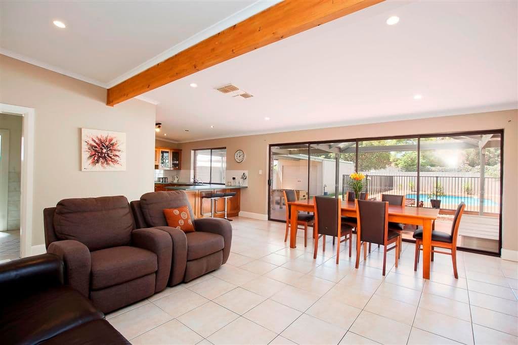 118 Phillip Drive, Sunbury, Sunbury - Thumbnail 2