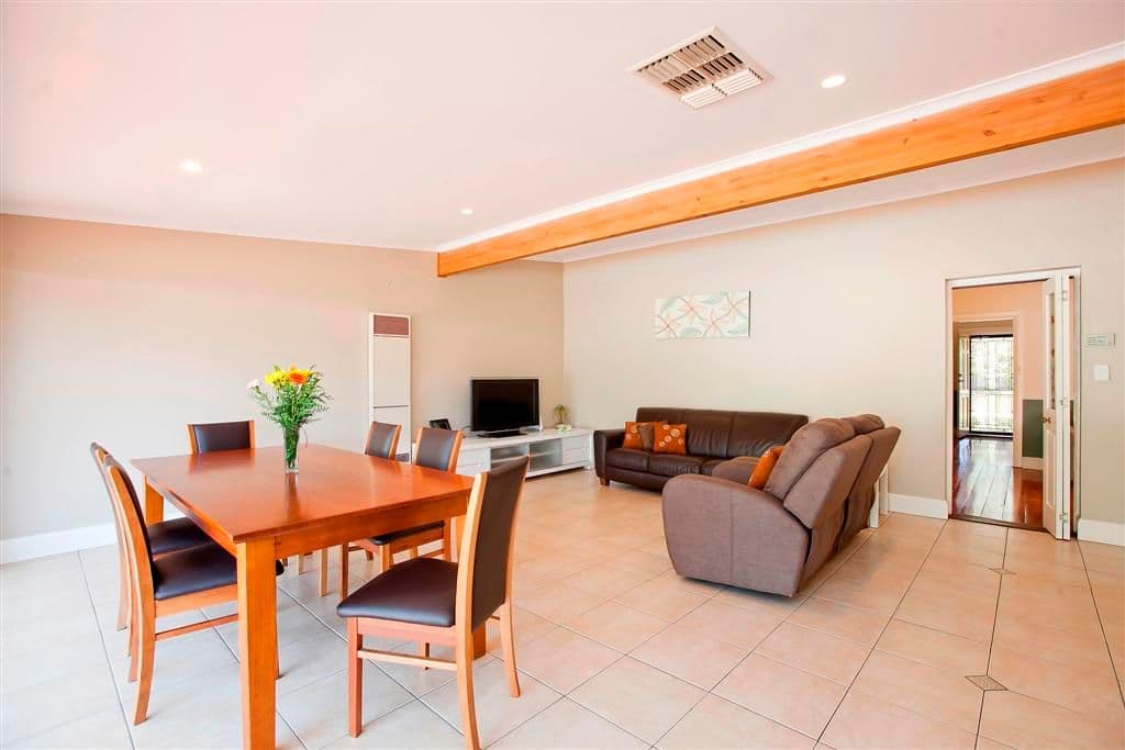 118 Phillip Drive, Sunbury, Sunbury - Thumbnail 4