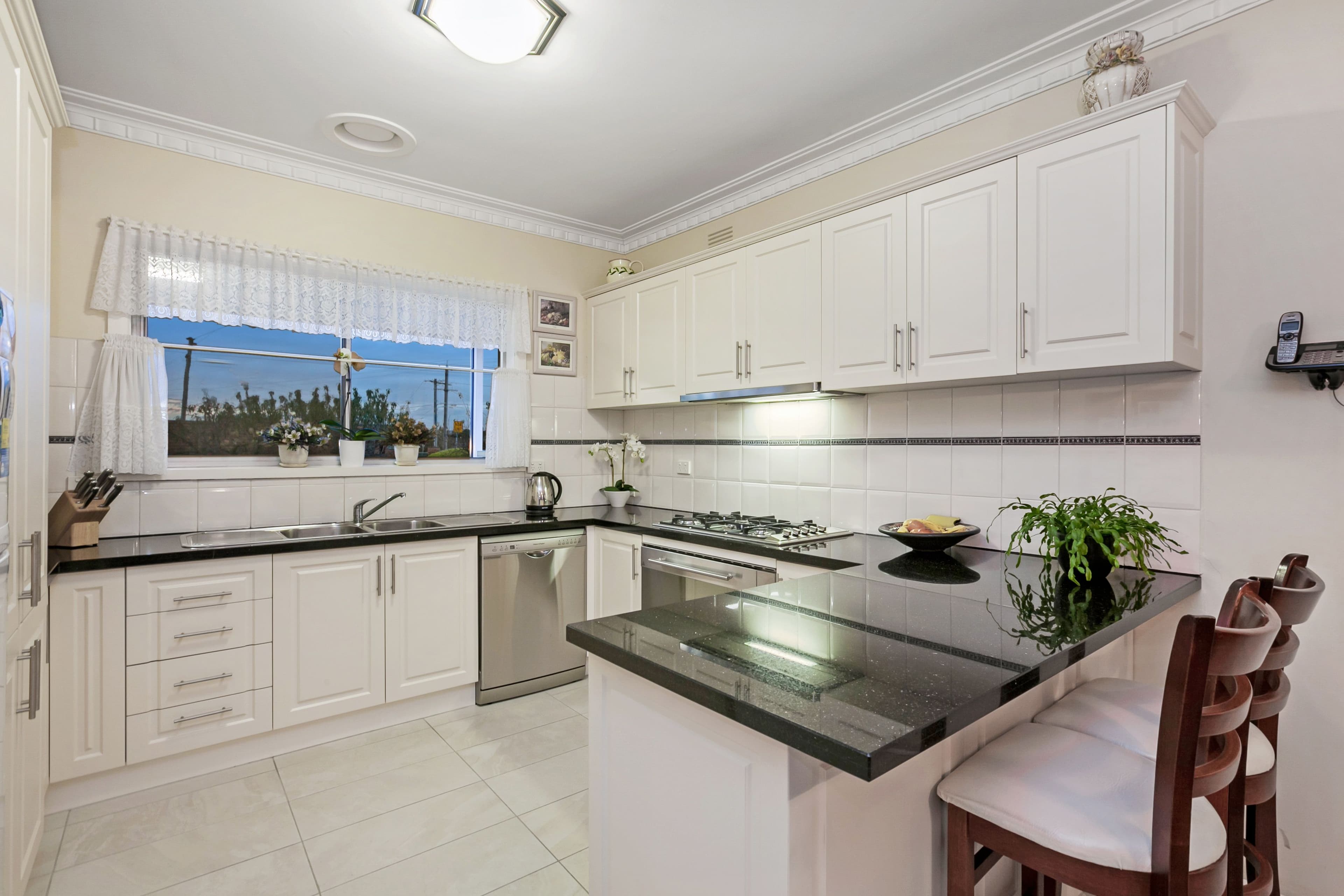 75 Botha Avenue, Reservoir VIC 3073, Reservoir - Thumbnail 4