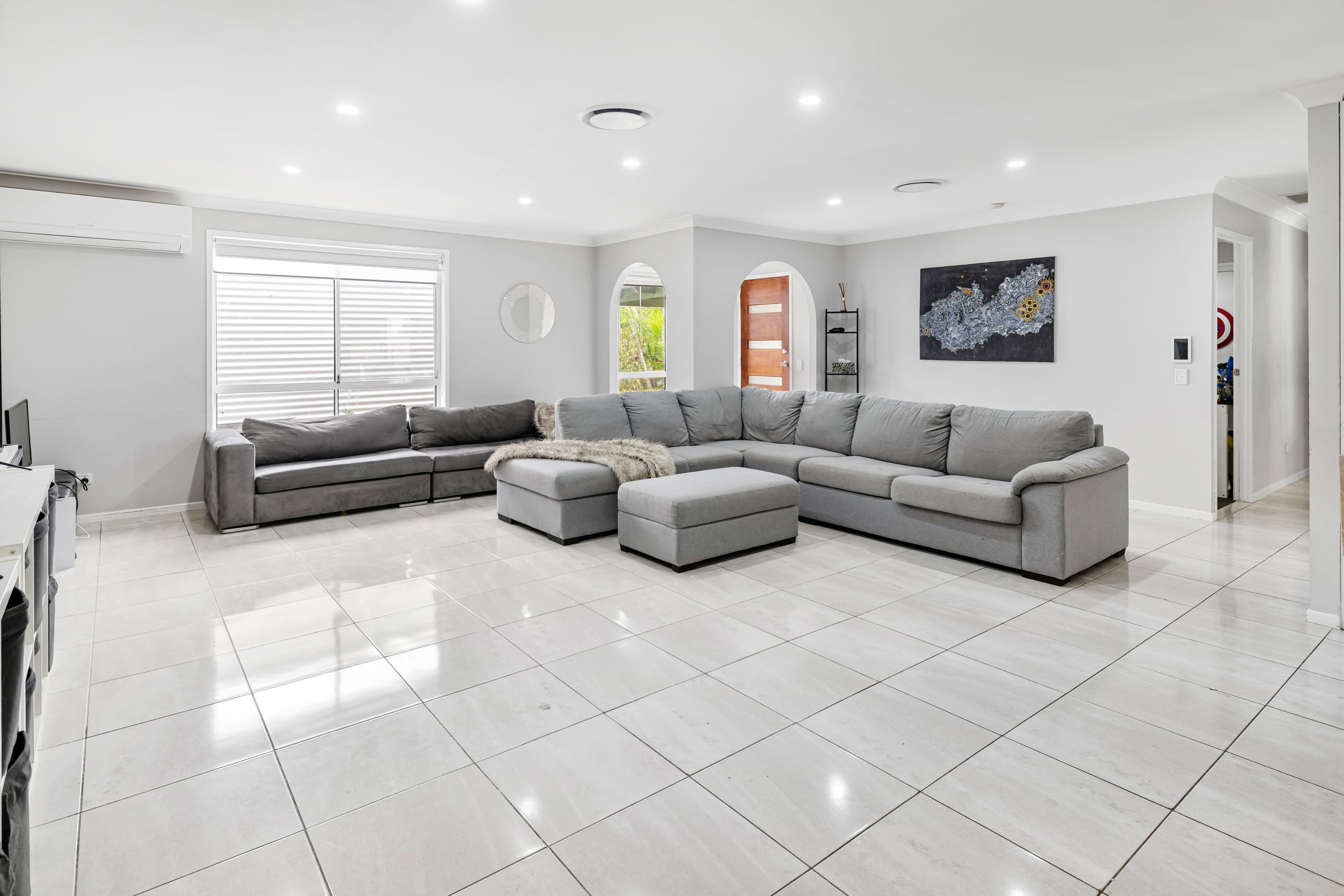 24 Dunsby Drive, Carrara QLD 4211, Carrara - Thumbnail 2