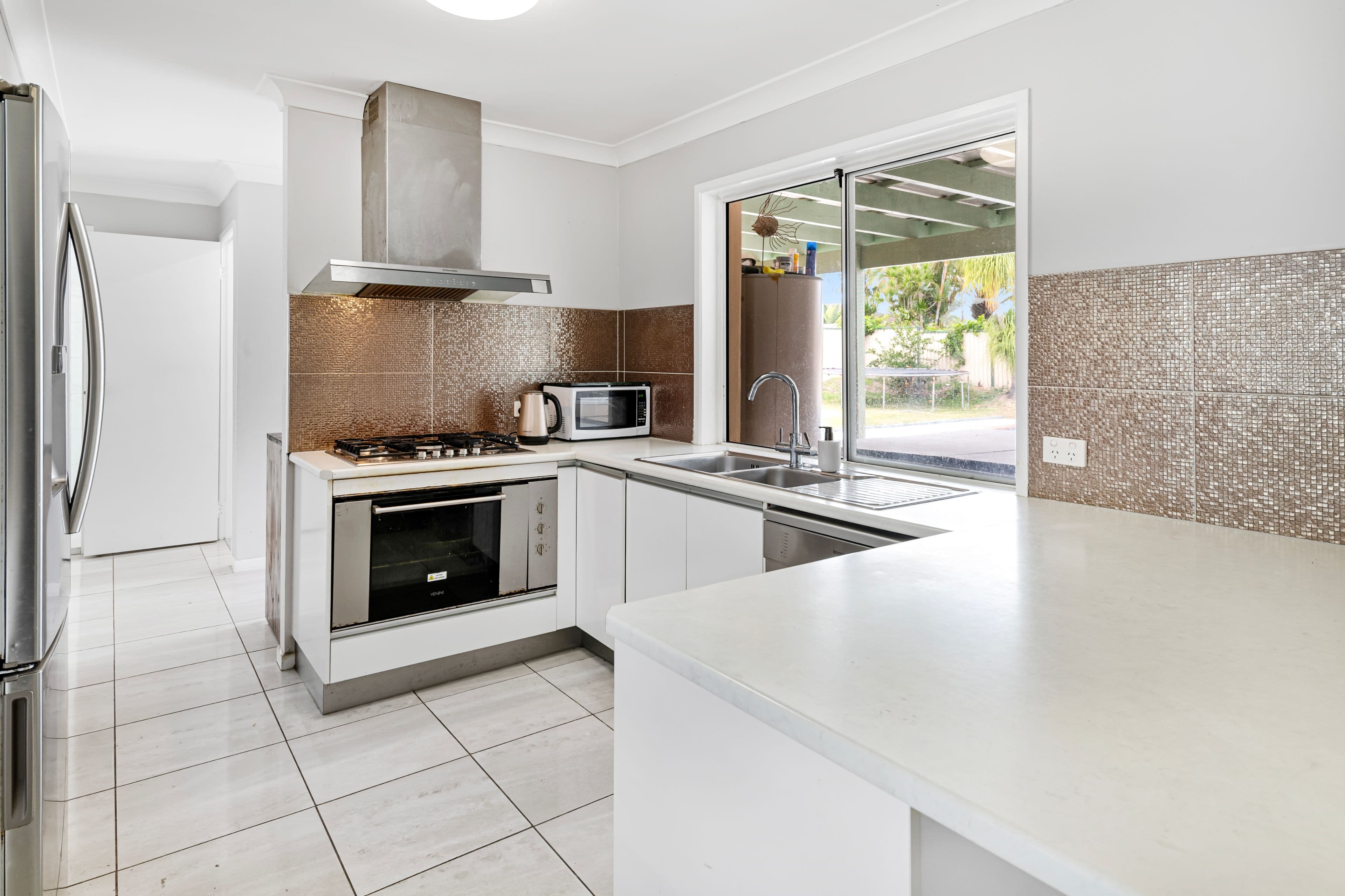 24 Dunsby Drive, Carrara QLD 4211, Carrara - Thumbnail 3