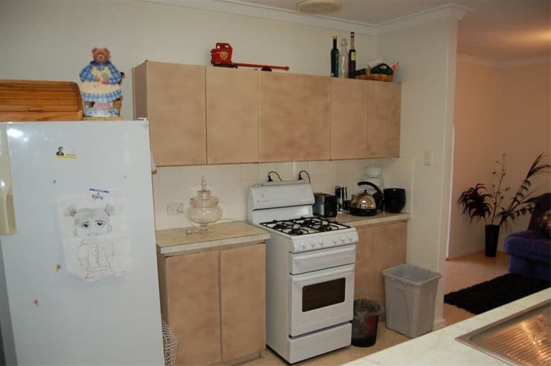 5  Brinton Close, EAST CANNINGTON WA 6107, East Cannington - Thumbnail 3