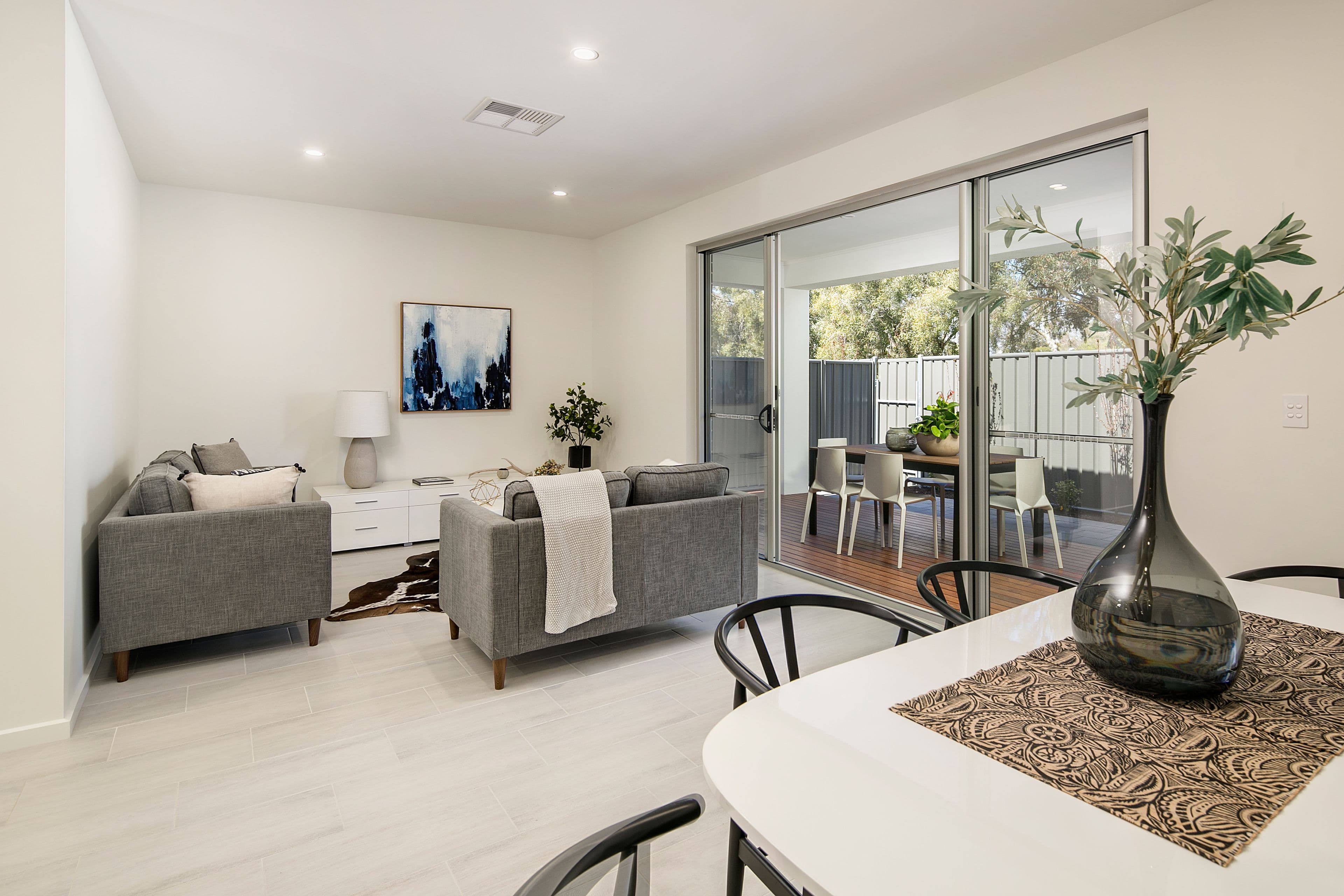 2/25 Barkly Street, Carlton - Thumbnail 2