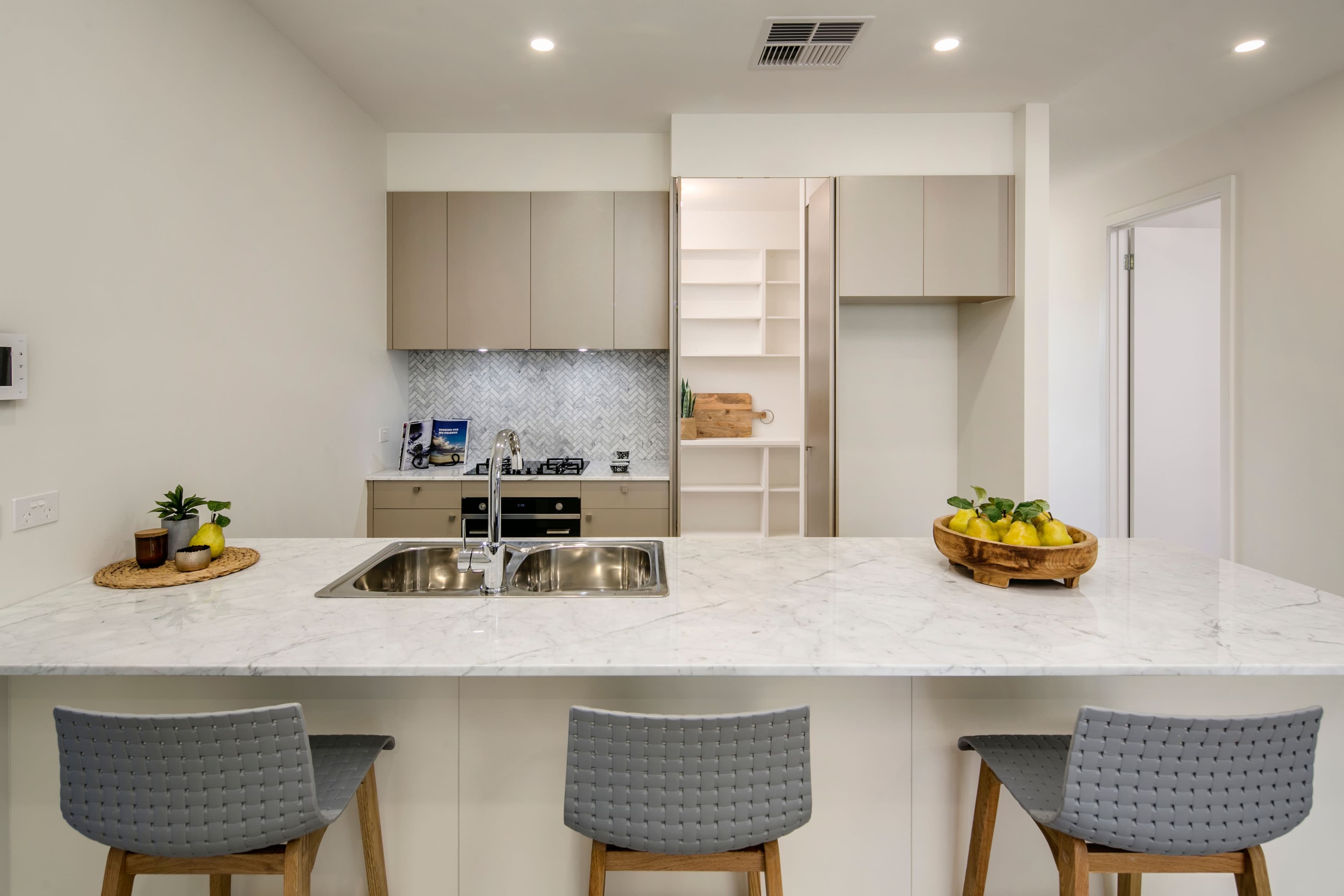 2/25 Barkly Street, Carlton - Thumbnail 3