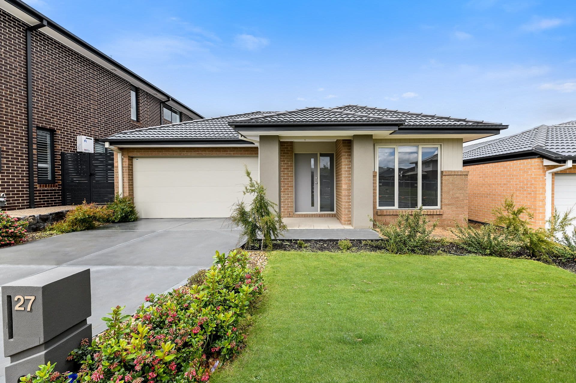 27 Excalibur Street, Berwick VIC 3806, Berwick - Thumbnail 2