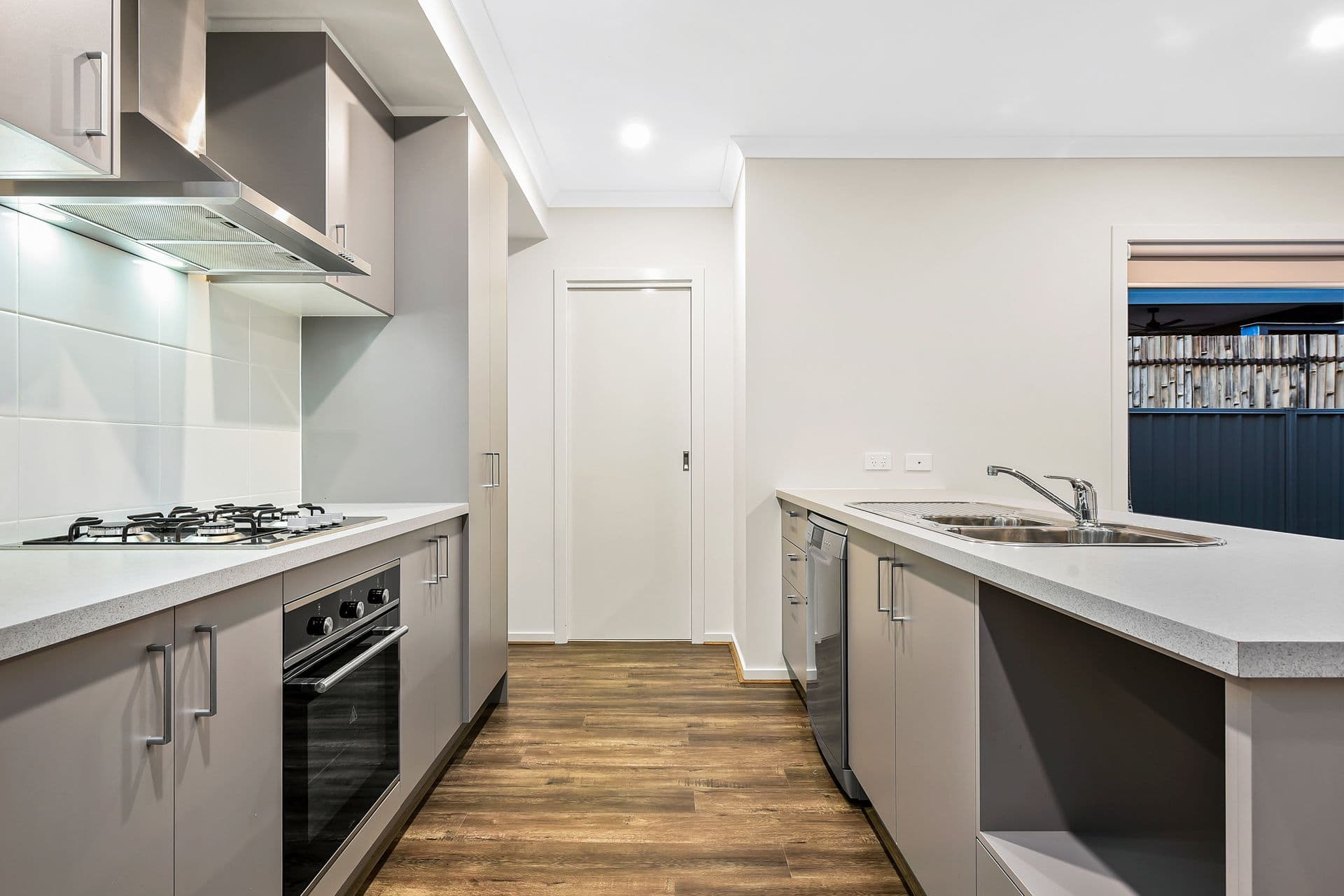 27 Excalibur Street, Berwick VIC 3806, Berwick - Thumbnail 4