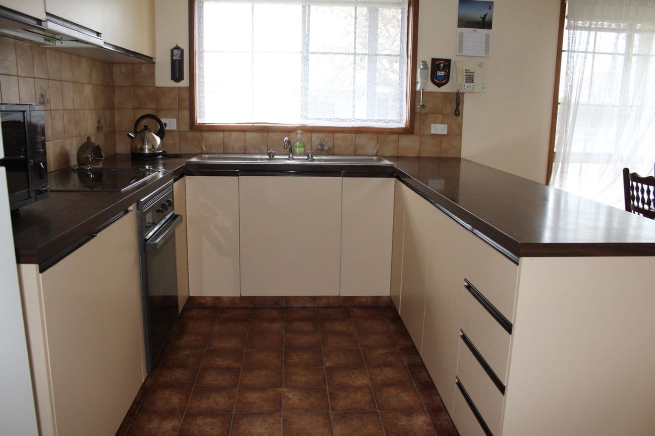 10 Strachan Street, Hamilton VIC 3300, Hamilton - Thumbnail 4