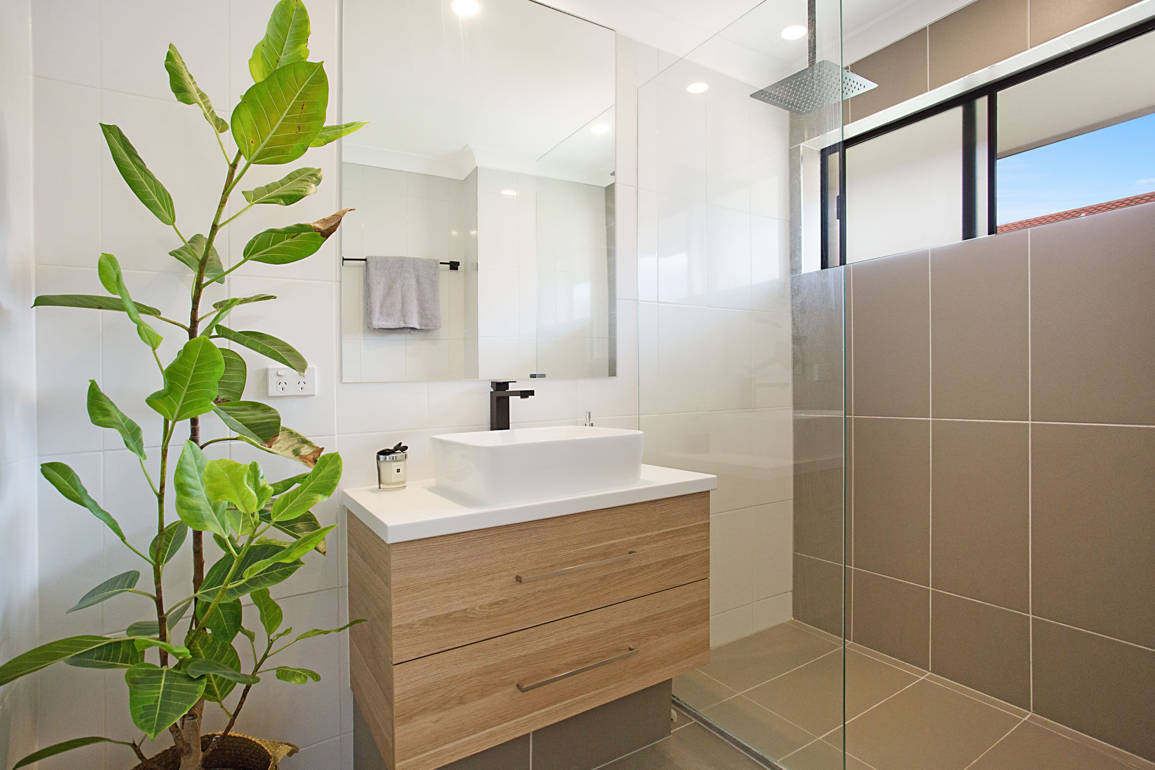 32 Peerless Avenue, Mermaid Beach QLD 4218, Mermaid Beach - Thumbnail 5