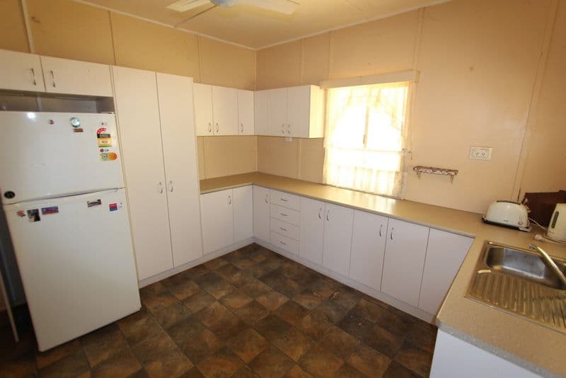 30 Carter Street, Charleville QLD 4470, Charleville - Thumbnail 2