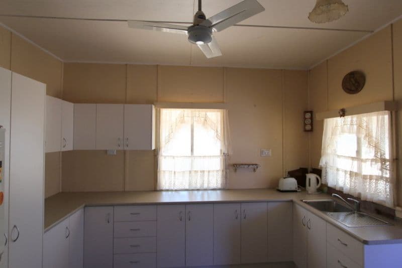 30 Carter Street, Charleville QLD 4470, Charleville - Thumbnail 7