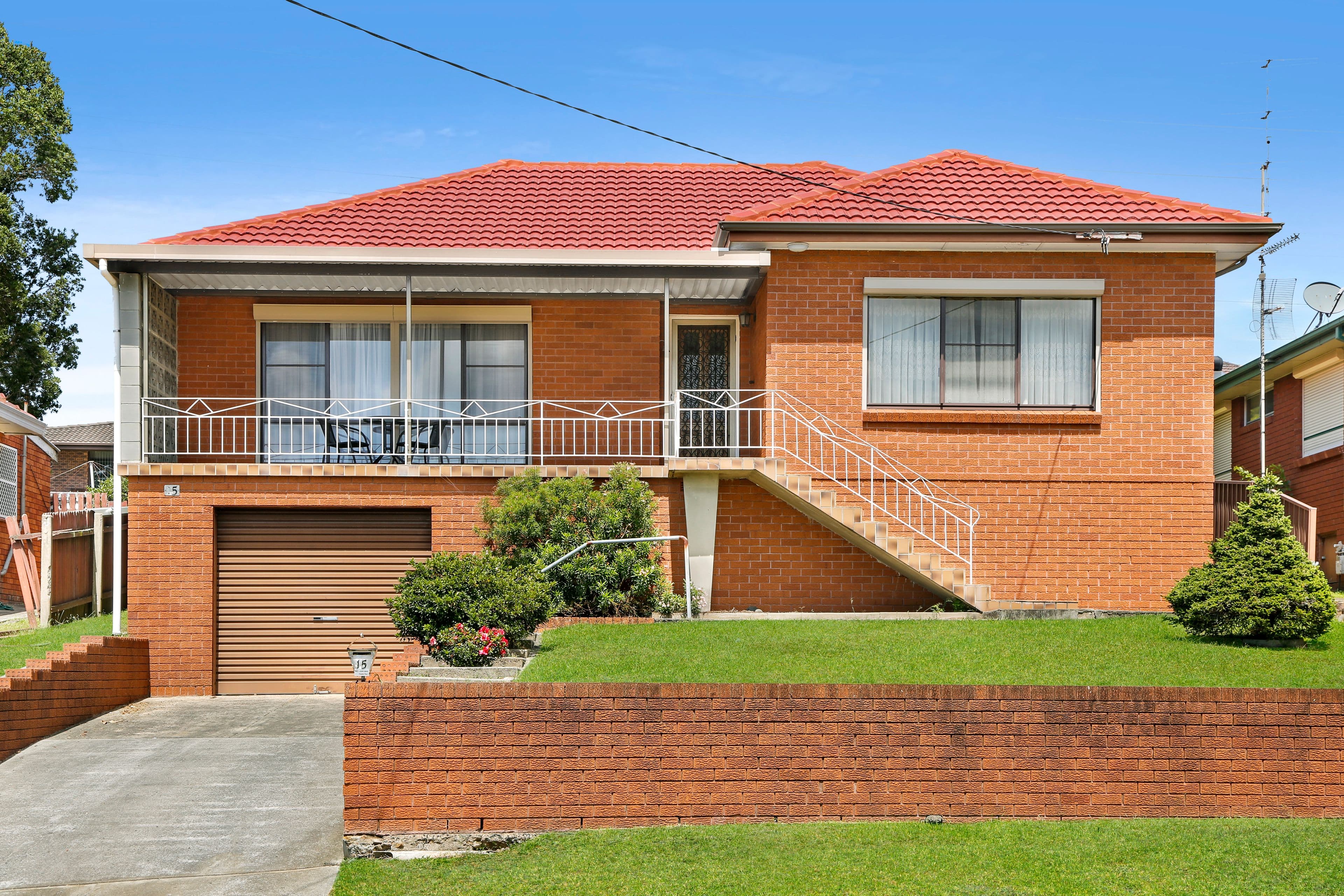 15 Edmund Avenue, Figtree - Image 1