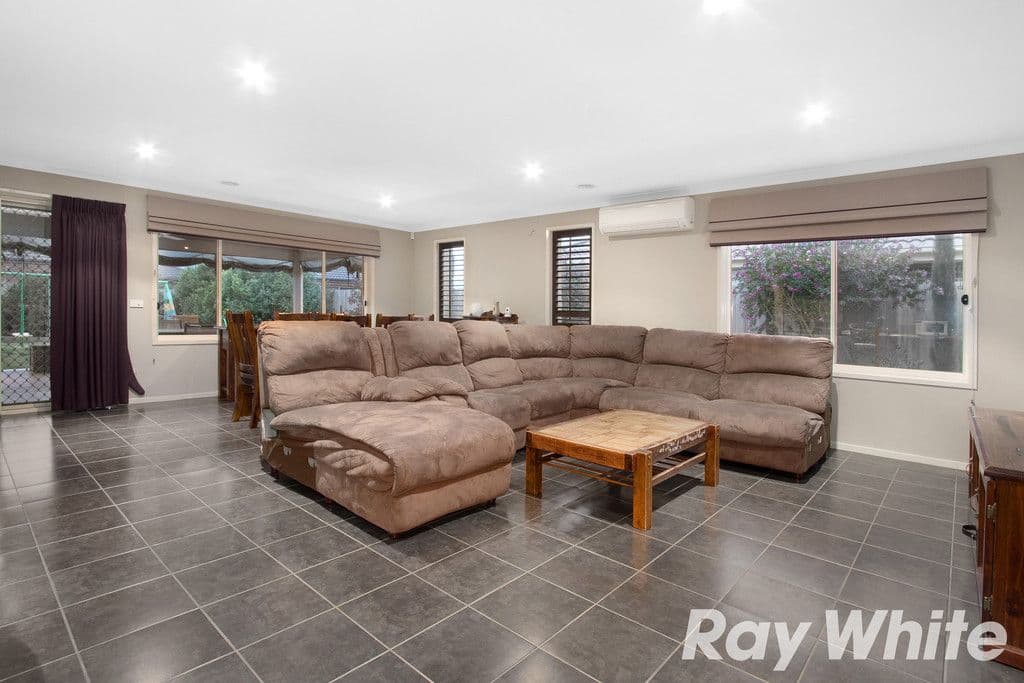 8 Red Gum Circuit, Pakenham VIC 3810, Pakenham - Thumbnail 2