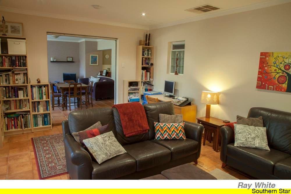 24 Peter Street, KELMSCOTT WA 6111, Kelmscott - Thumbnail 2