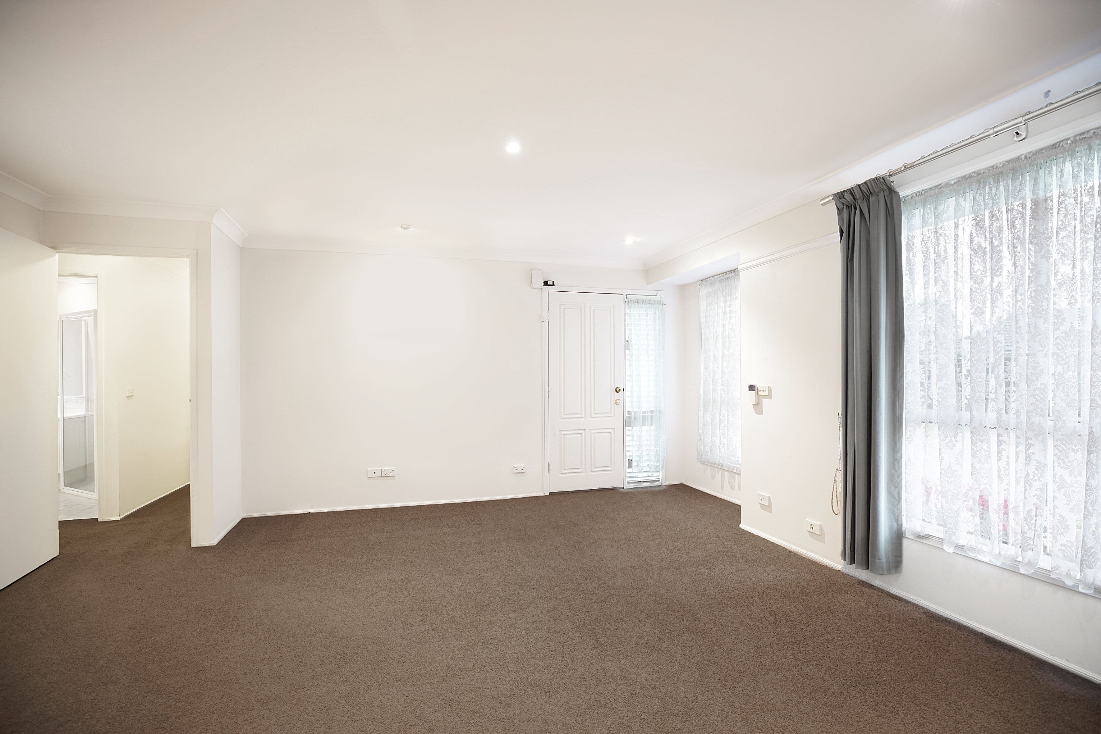 65 Woodlands Drive, Glenmore Park - Thumbnail 3