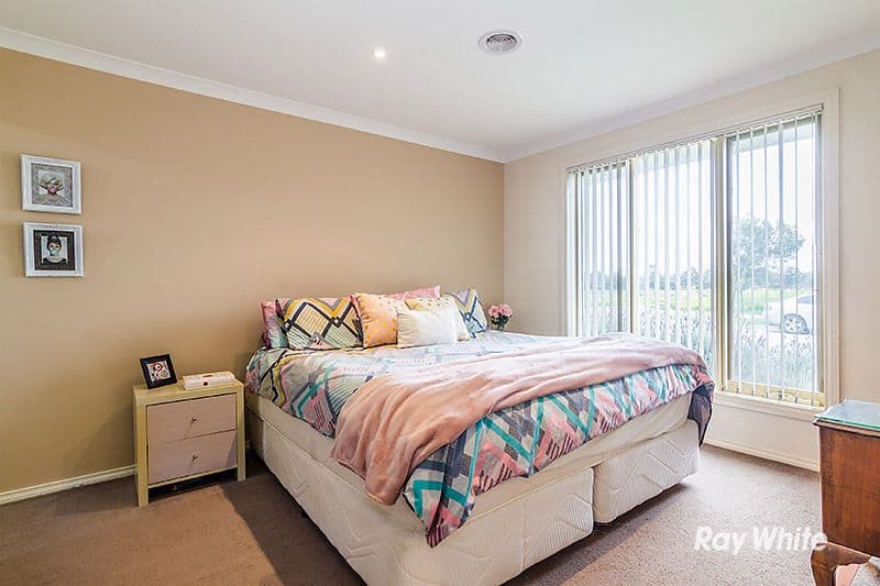 5 Donohue Street, Cranbourne East VIC 3977, Cranbourne East - Thumbnail 2