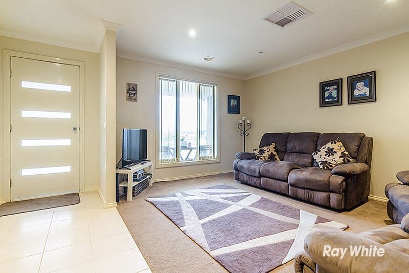 5 Donohue Street, Cranbourne East VIC 3977, Cranbourne East - Thumbnail 4