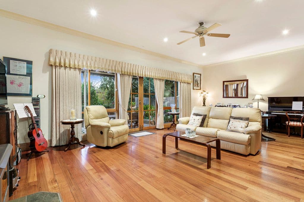 15 Calembeena Avenue, Hughesdale VIC 3166, Hughesdale - Thumbnail 2