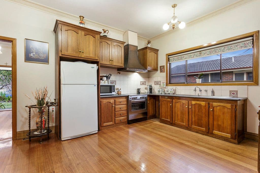 15 Calembeena Avenue, Hughesdale VIC 3166, Hughesdale - Thumbnail 3