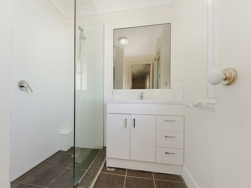 50 St kevins Avenue, Benowa QLD 4217, Benowa - Thumbnail 2