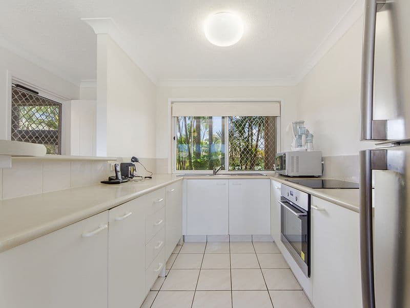 50 St kevins Avenue, Benowa QLD 4217, Benowa - Thumbnail 3