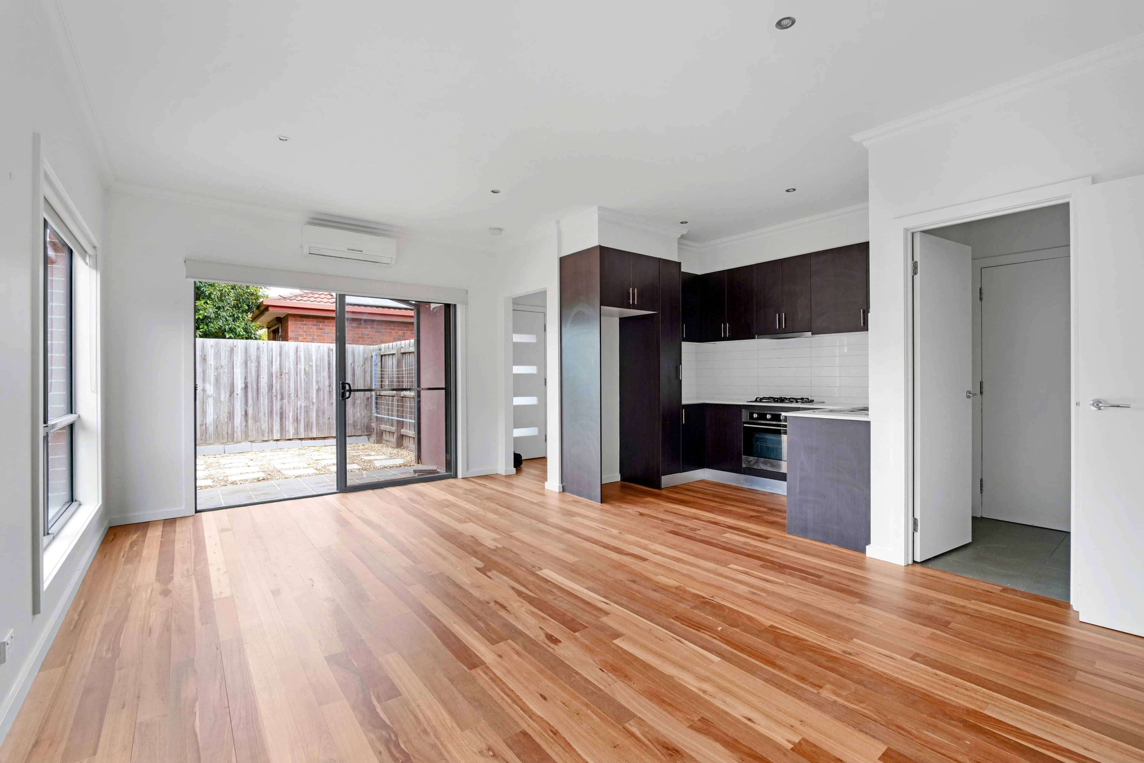 130 Purinuan Road, Reservoir VIC 3073, Reservoir - Thumbnail 4