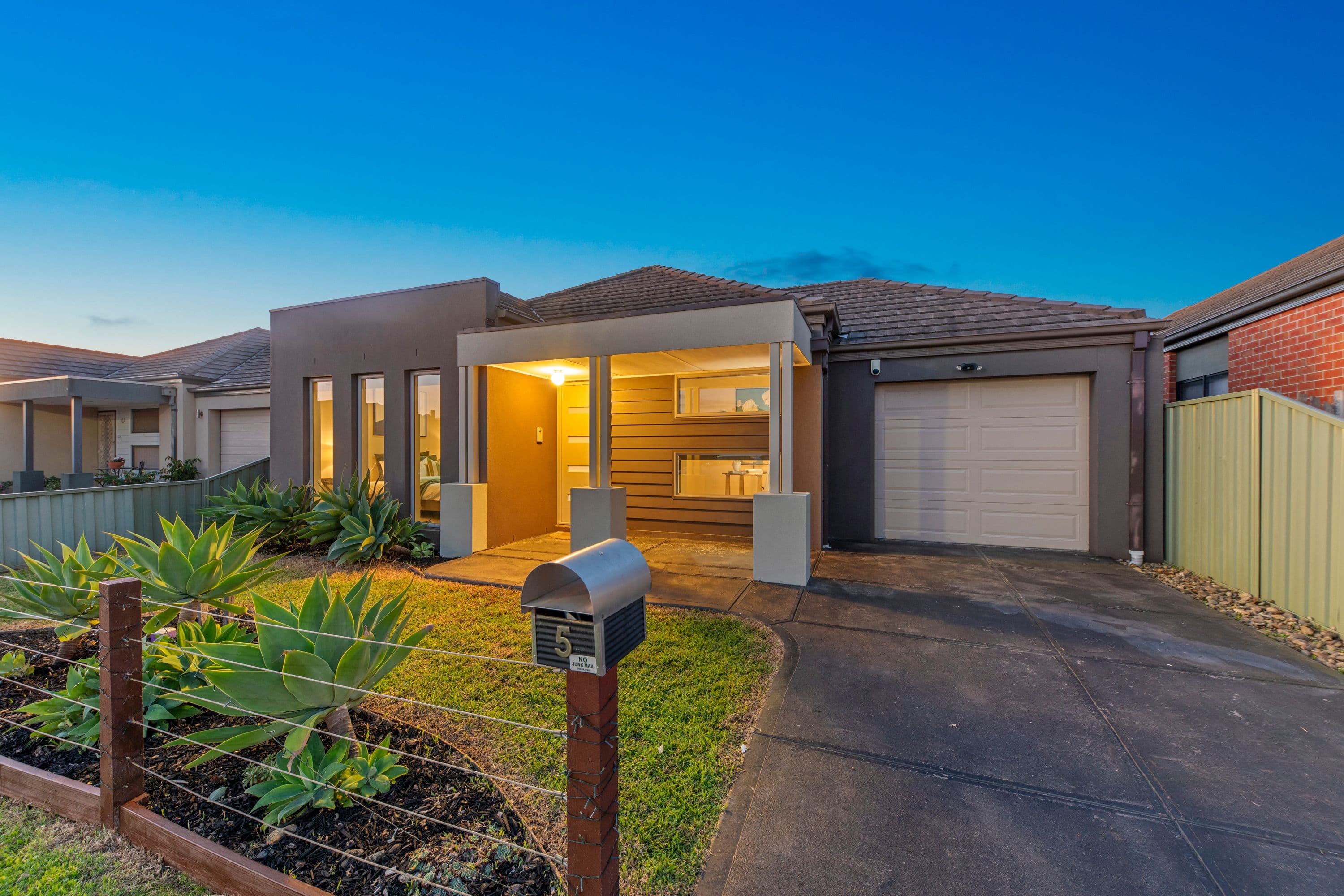 5 Silky Oak Street, Pakenham VIC 3810, Pakenham - Thumbnail 2